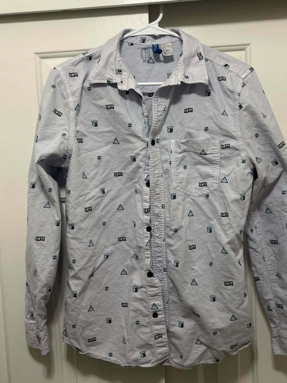 H&M Light Gray Casual Button-Down Shirt with Teal Accent Print